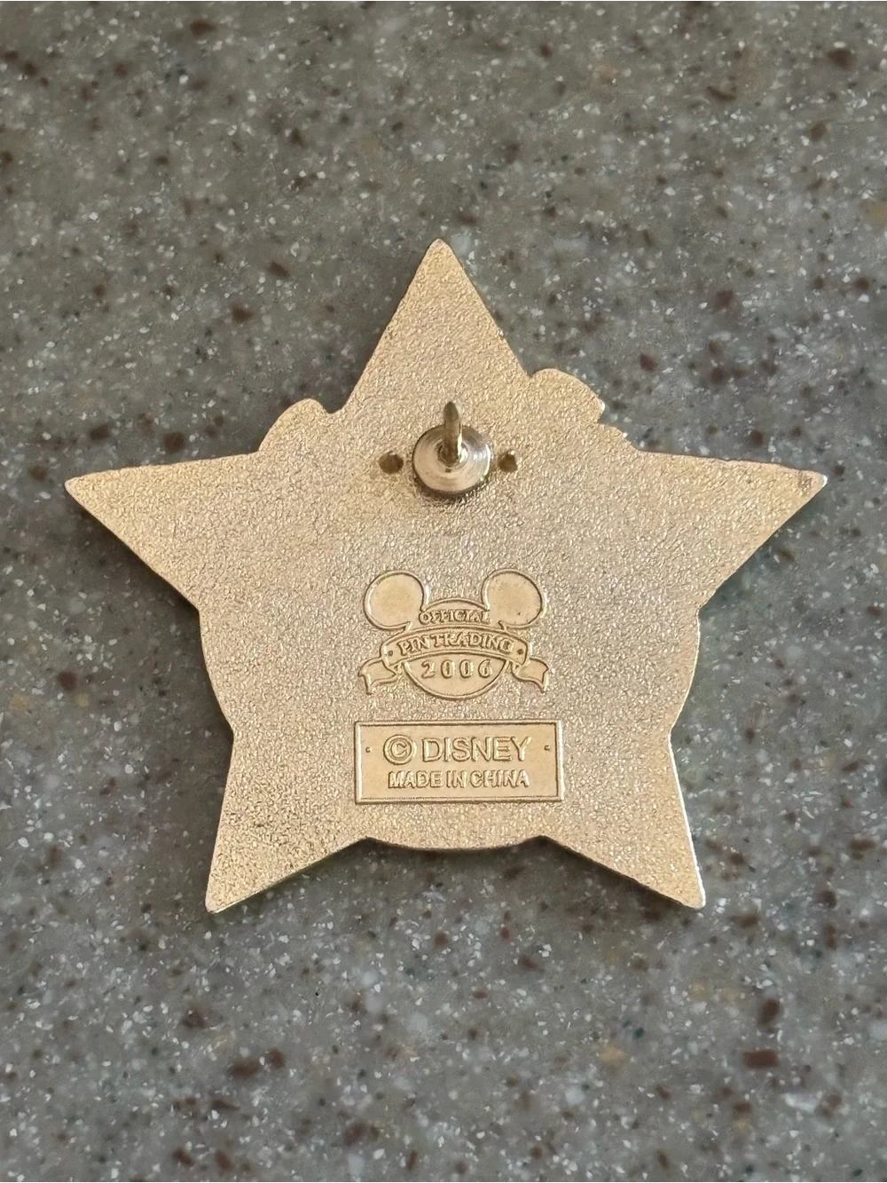 Top Dog Stitch Star Pin Trader Disney Cast Exclusive Trading Award WDW Pin